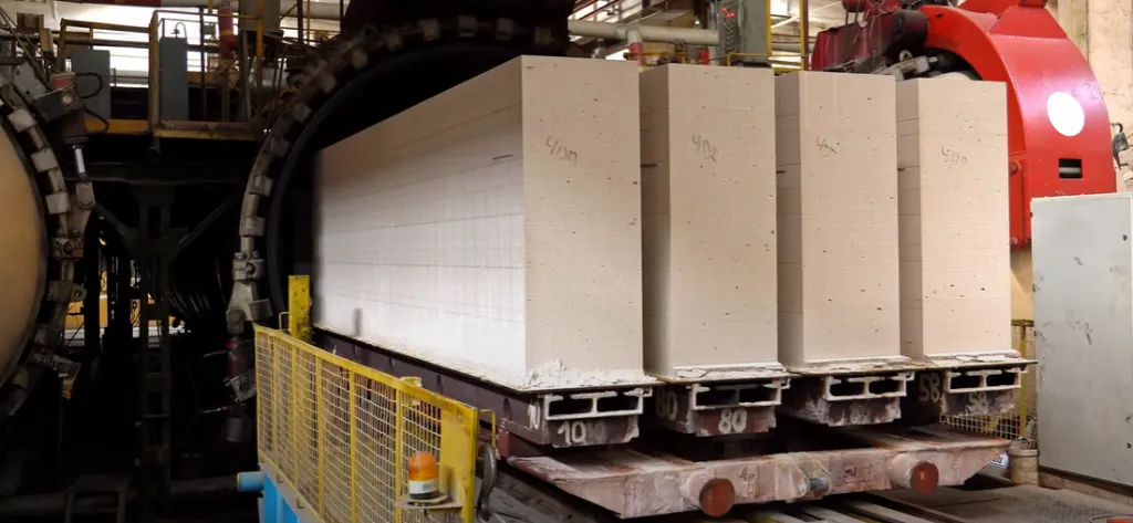 Легкость блоков “Могилев” позволяет использовать их для достройки и реконструкции существующих зданий.