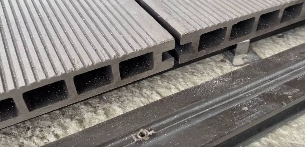Правила монтажа террасной доски на бетонное основание